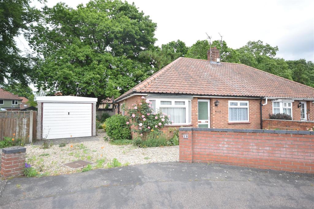 Belmore Close, Thorpe St Andrew, Norwich 2 bed semidetached bungalow £269,950