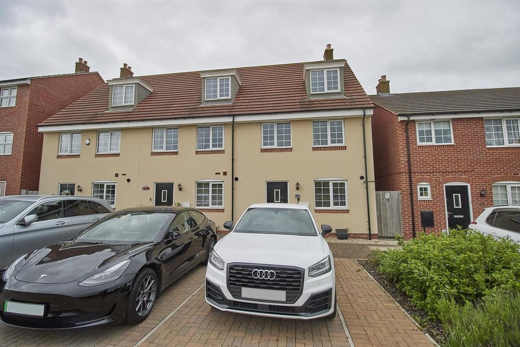 Sansome Drive, Hinckley 3 bed terraced house £280,000