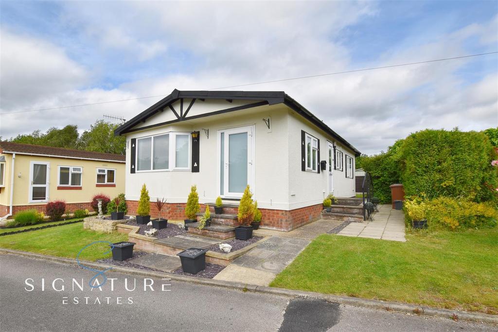 Newlands Park, Bedmond Road, Abbots... 3 bed mobile home £174,000