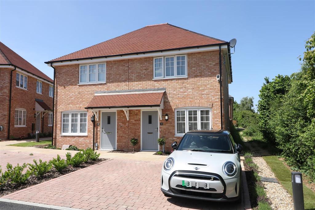 Jury Drive, Chattenden, Rochester 2 bed house for sale £330,000