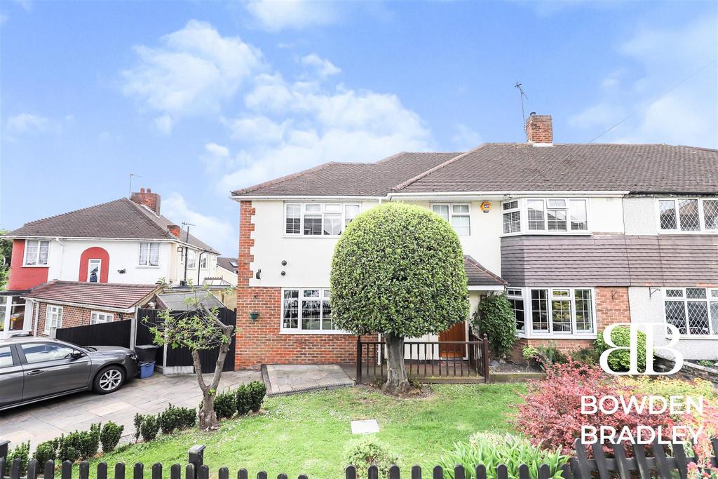 Penhurst Road, Hainault 4 bed semidetached house for sale £650,000