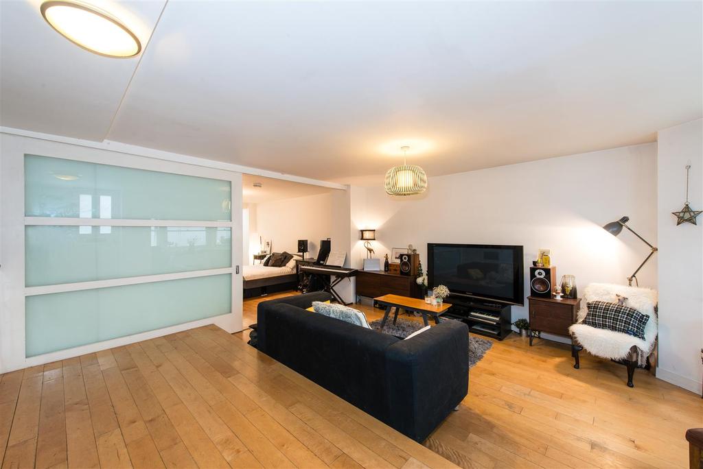 Narcissus Road, West Hampstead NW6 1 bed flat £1,600 pcm (£369 pw)