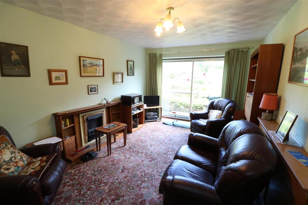 Strafford Walk, Dodworth, Barnsley 3 bed detached bungalow £230,000