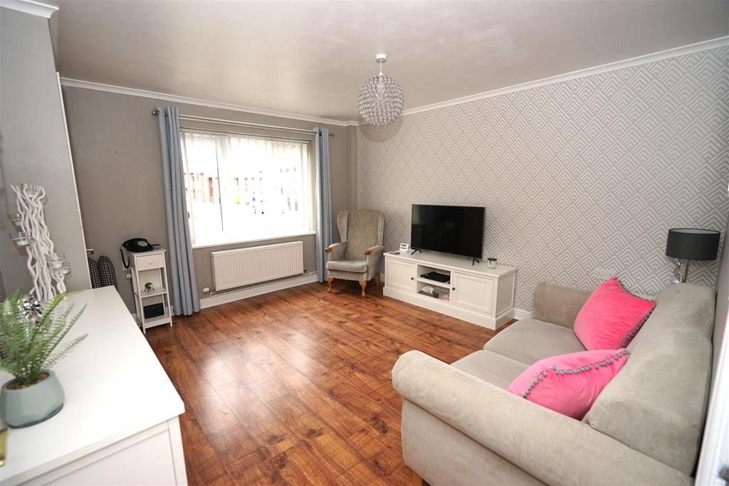 Pembroke Close, Horwich, Bolton 2 bed semidetached house £190,000