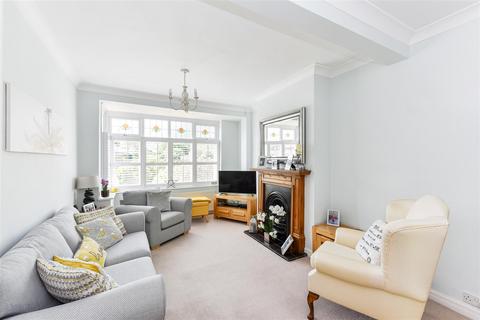 5 Gunners Grove, London, E4 9SR