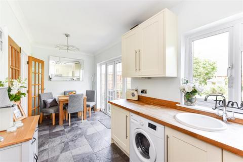 5 Gunners Grove, London, E4 9SR
