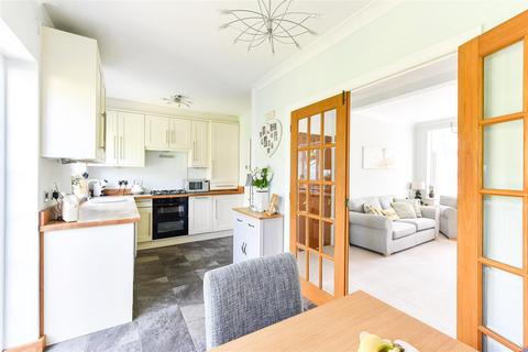 5 Gunners Grove, London, E4 9SR