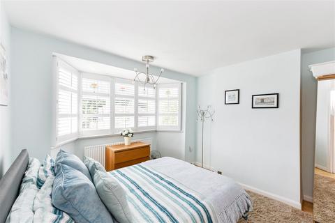 5 Gunners Grove, London, E4 9SR