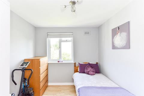5 Gunners Grove, London, E4 9SR