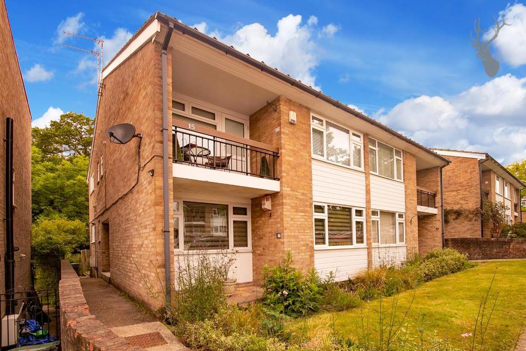 The Cedars, Buckhurst Hill 2 bed flat £375,000