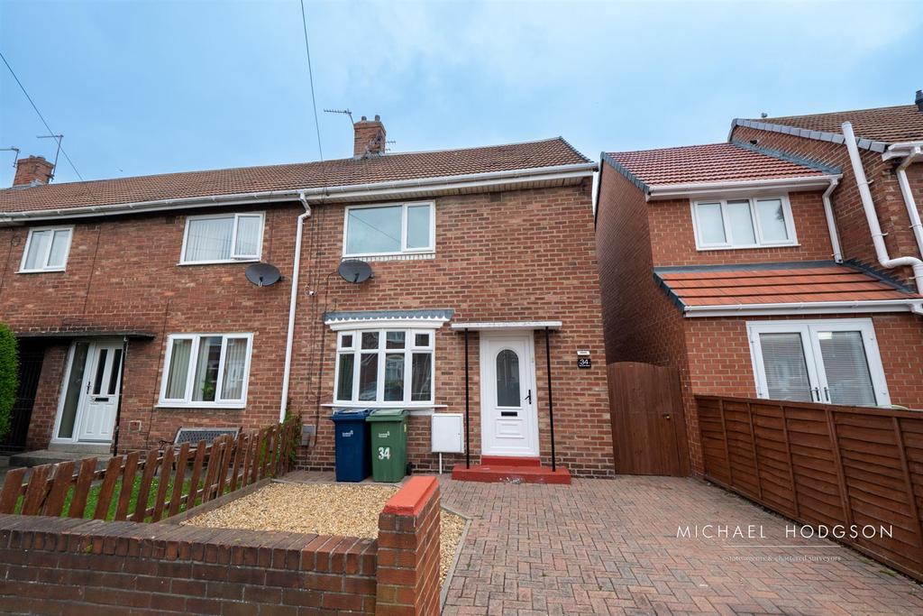 Renfrew Road, Redhouse, Sunderland 2 bed terraced house £525 pcm (£