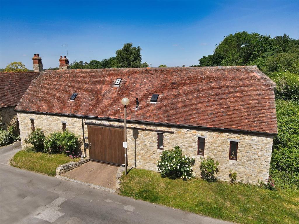 Primrose Road, Bradwell, Milton Keynes 5 bed barn conversion £875,000
