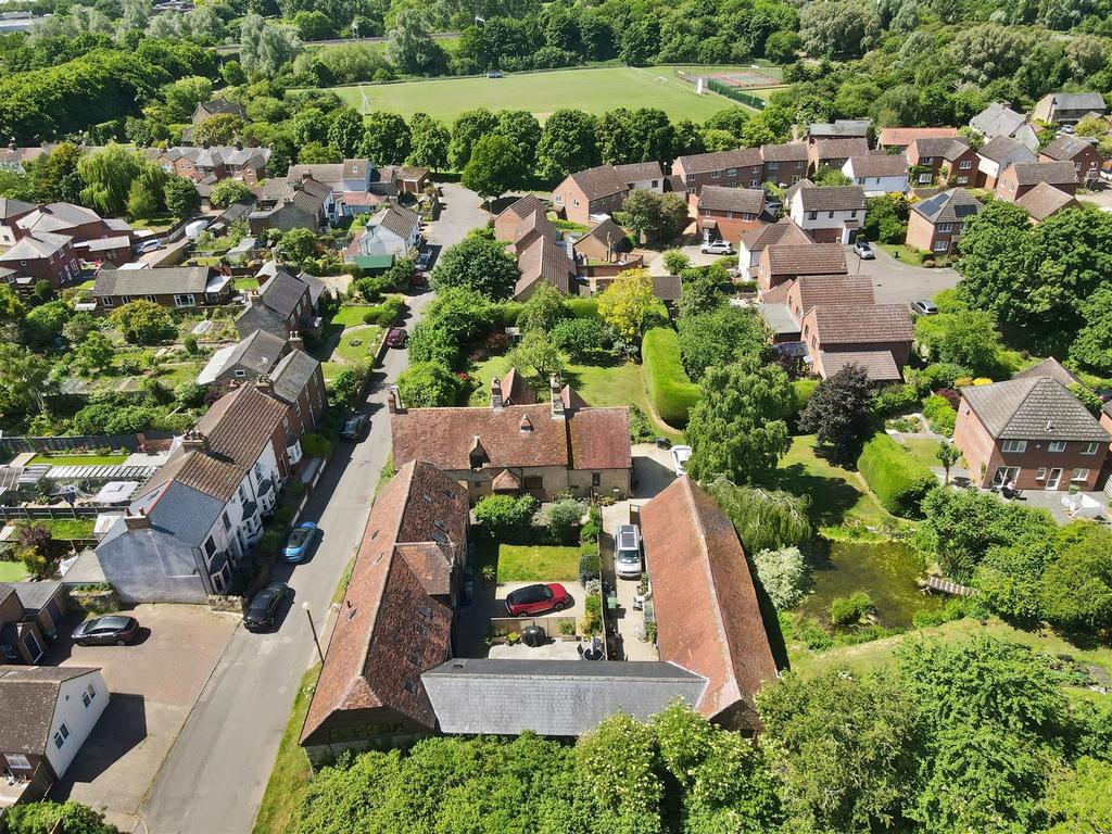 Primrose Road, Bradwell, Milton Keynes 5 bed barn conversion £875,000