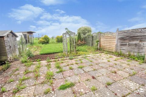 48 Holt Avenue, Bishops Tachbrook, Leamington Spa, CV33 9RE