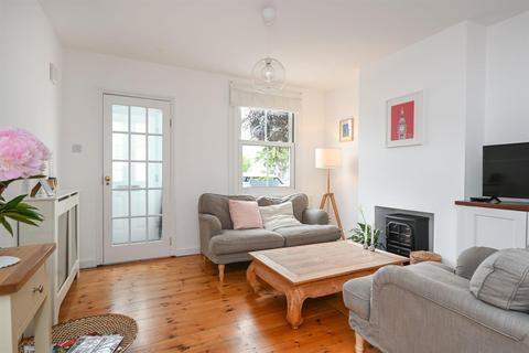 45 Dennis Road, East Molesey, KT8 9EE