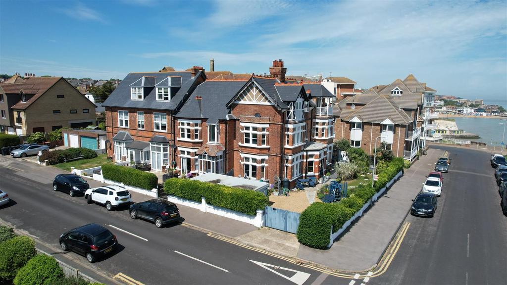 Seapoint Road, Broadstairs 2 bed apartment for sale £550,000