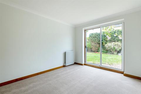 31 Barnstaple Road, Bedford, MK40 3AS