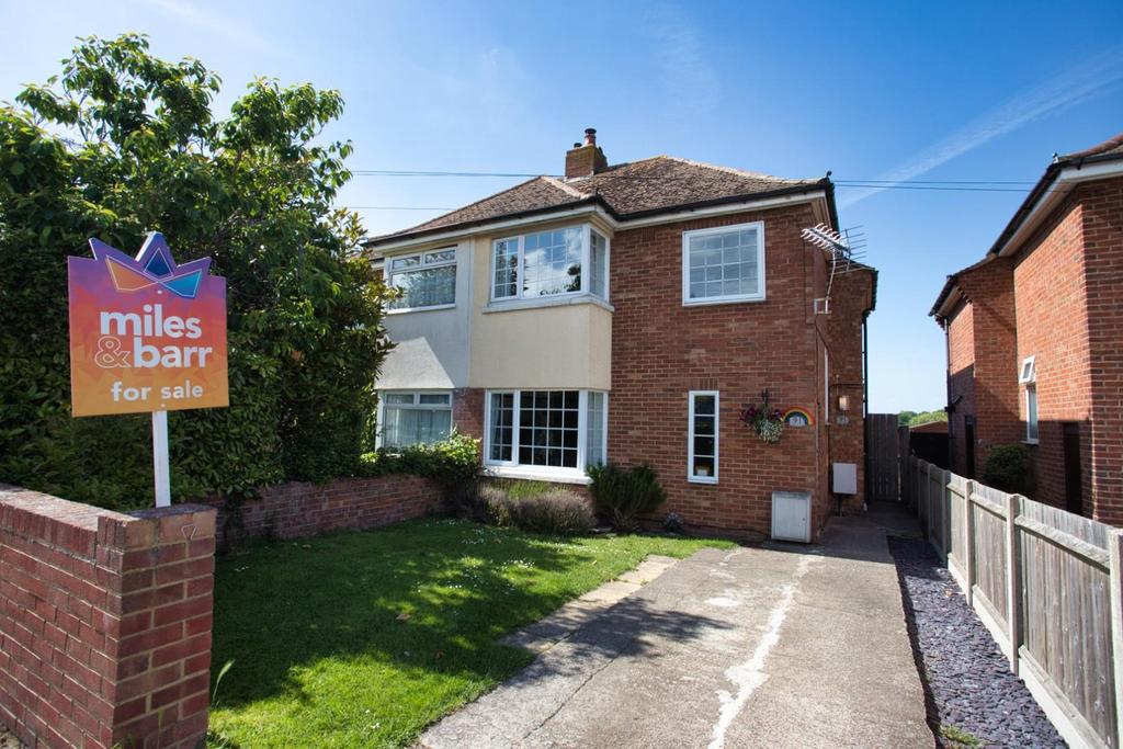 Poulders Gardens, Sandwich 3 bed semidetached house £325,000