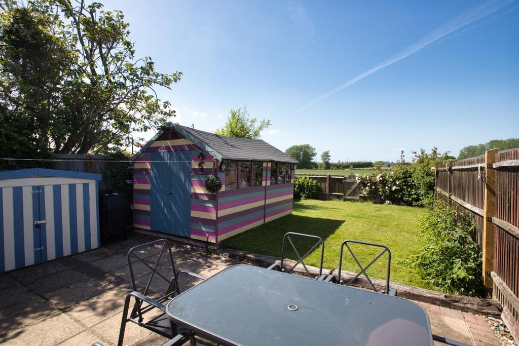 Poulders Gardens, Sandwich 3 bed semidetached house £325,000