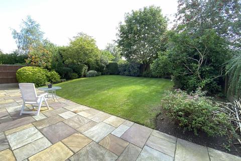 21 Turnberry Drive, Wilmslow, SK9 2QW