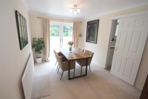 21 Turnberry Drive, Wilmslow, SK9 2QW