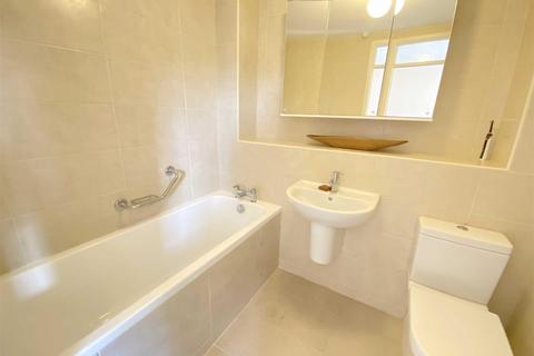 21 Turnberry Drive, Wilmslow, SK9 2QW