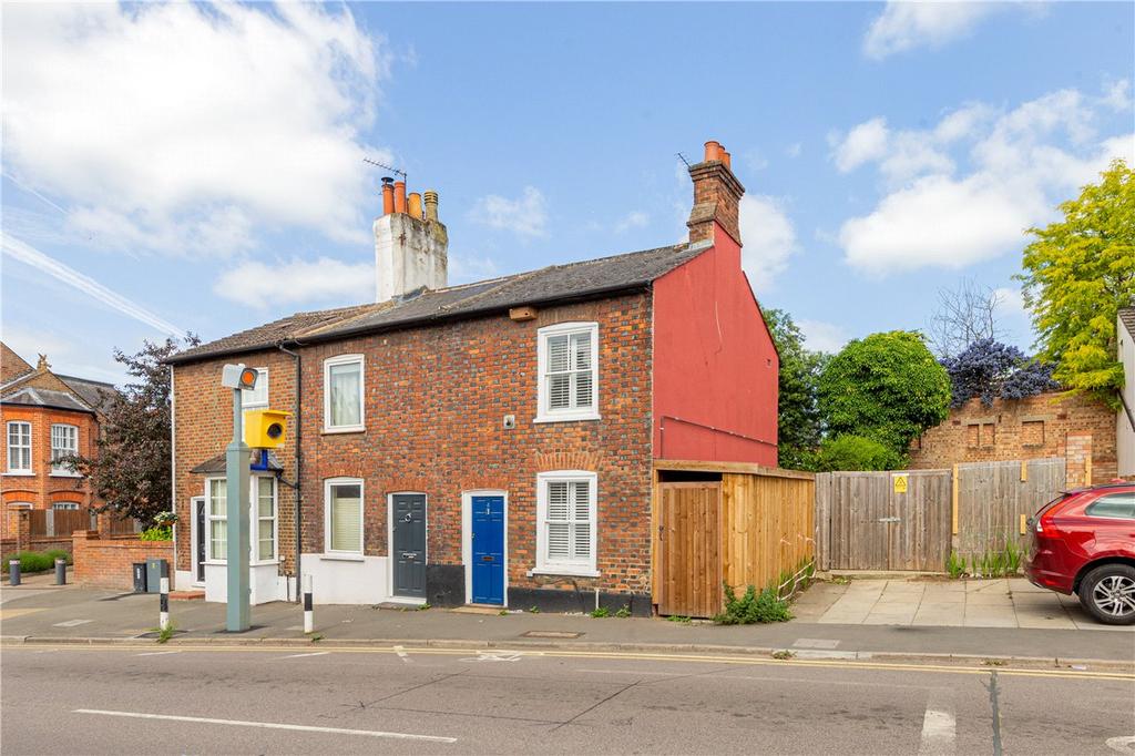 Watsons Walk, St. Albans, Hertfordshire 2 bed end of terrace house £