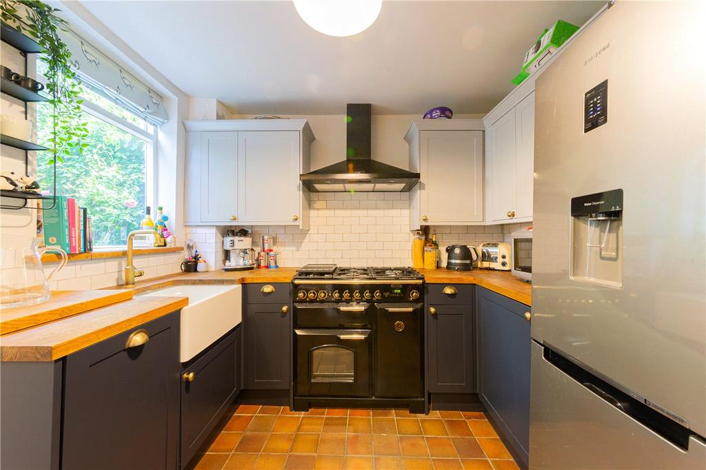 Watsons Walk, St. Albans, Hertfordshire 2 bed end of terrace house £