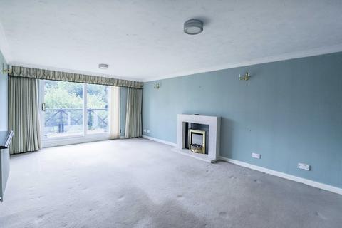 3 bedroom apartment for sale - Gerard Court, Hitherfield Lane, Harpenden, Hertfordshire, AL5