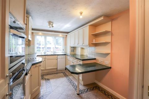 3 bedroom apartment for sale - Gerard Court, Hitherfield Lane, Harpenden, Hertfordshire, AL5