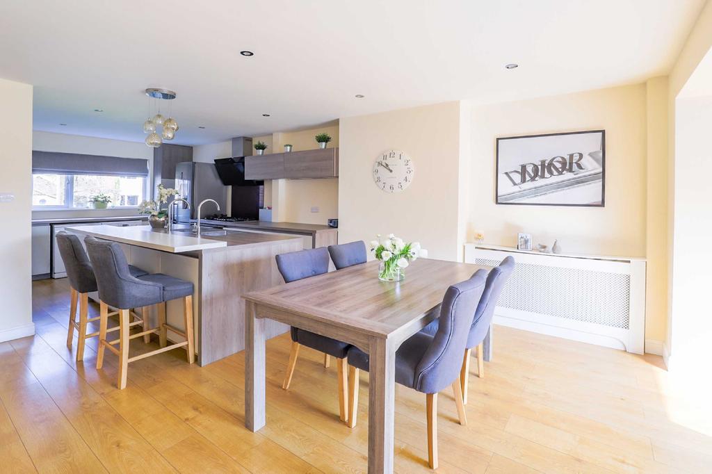 Harpenden Rise, Harpenden, Hertfordshire, AL5 3 bed semidetached house £775,000