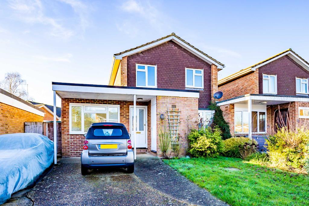 Kingsmead, St. Albans, Hertfordshire... 3 bed detached house £625,000