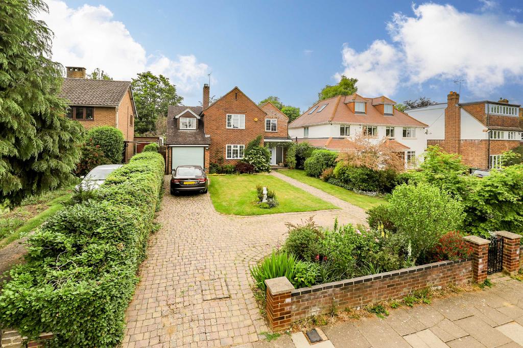 Faircross Way, St. Albans... 4 bed detached house £1,800,000