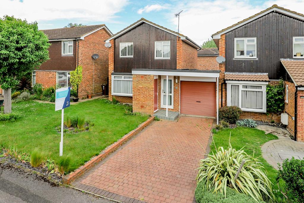 Kingsmead, St. Albans, Hertfordshire... 3 bed detached house £2,250