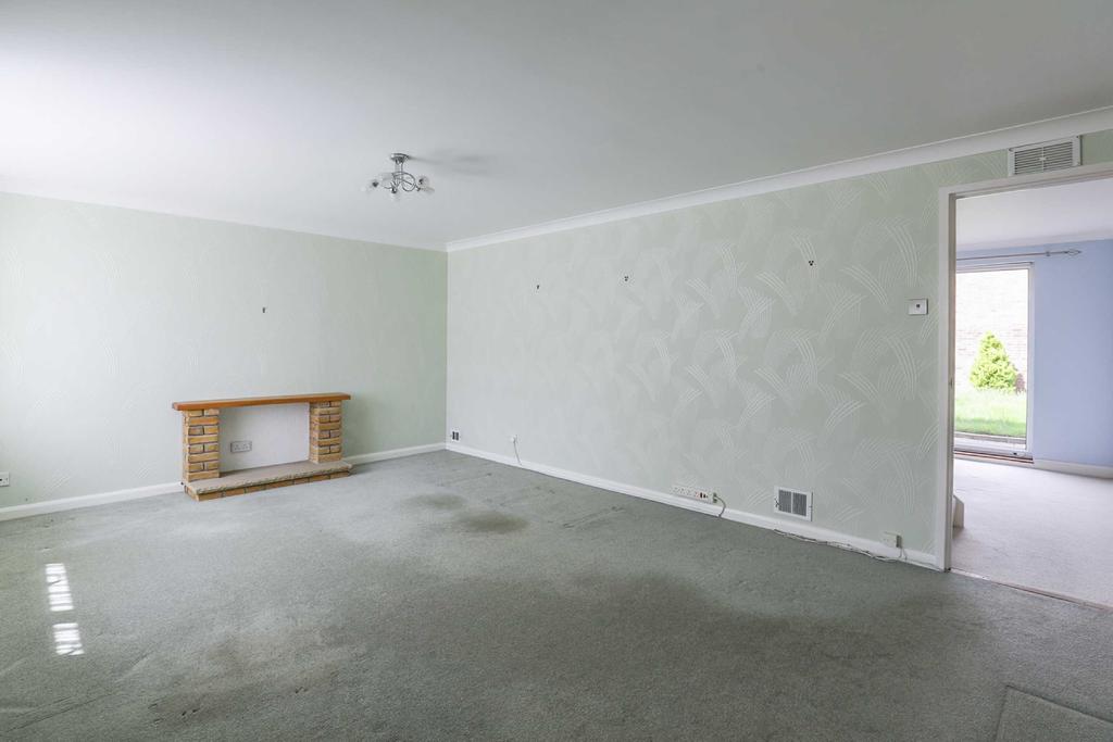 Kingsmead, St. Albans, Hertfordshire... 3 bed detached house £2,250