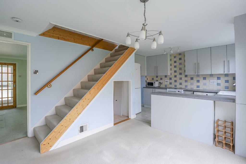 Kingsmead, St. Albans, Hertfordshire... 3 bed detached house £2,250