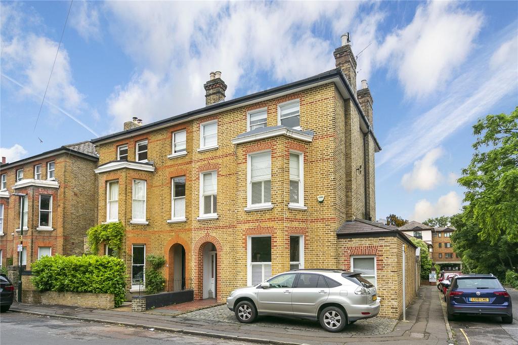 Lichfield Gardens, Richmond, TW9 6 bed house - £9,500 pcm (£2,192 pw)