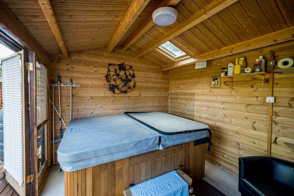 Summer House With Hot Tub