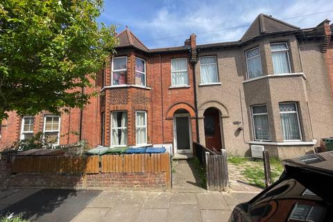 Rosslyn Crescent, Harrow HA1