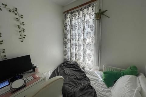 undefined, Rosslyn Crescent, Harrow HA1