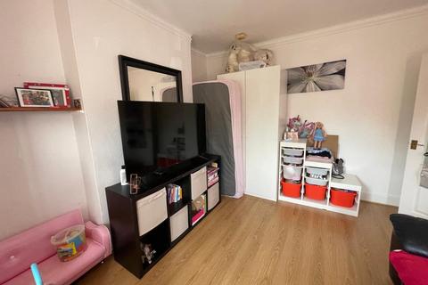 undefined, Rosslyn Crescent, Harrow HA1