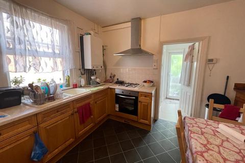 undefined, Rosslyn Crescent, Harrow HA1