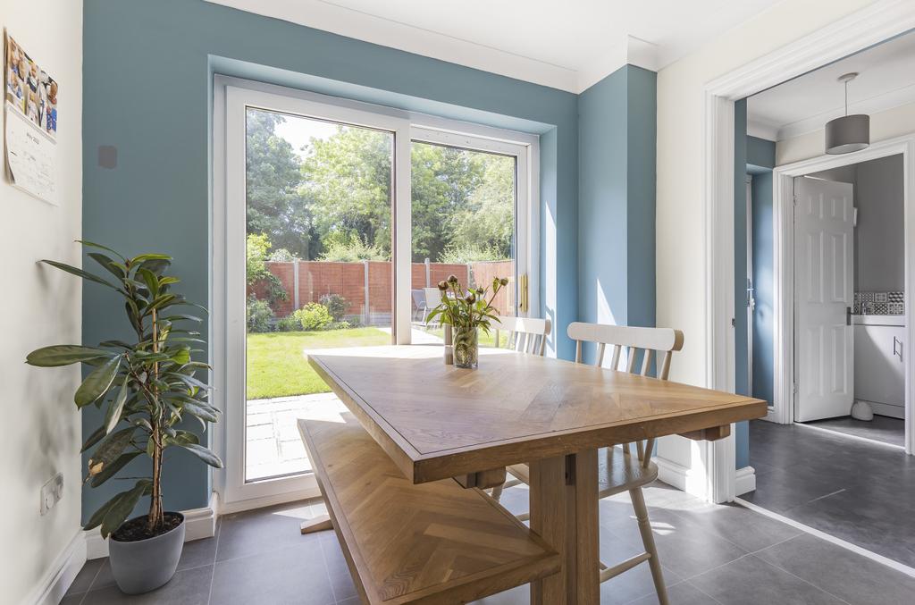 Huntsland, Royal Wootton Bassett, Wiltshire, SN4 3 bed semidetached