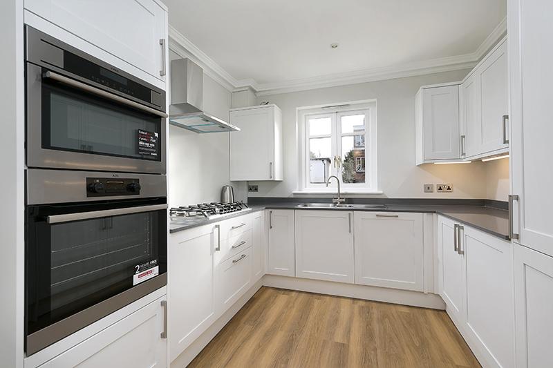 Denton Road, Twickenham TW1 4 bed townhouse £5,750 pcm (£1,327 pw)