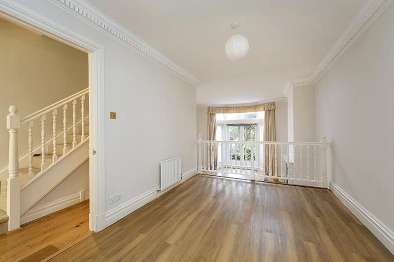 Denton Road, Twickenham TW1 4 bed townhouse £5,750 pcm (£1,327 pw)