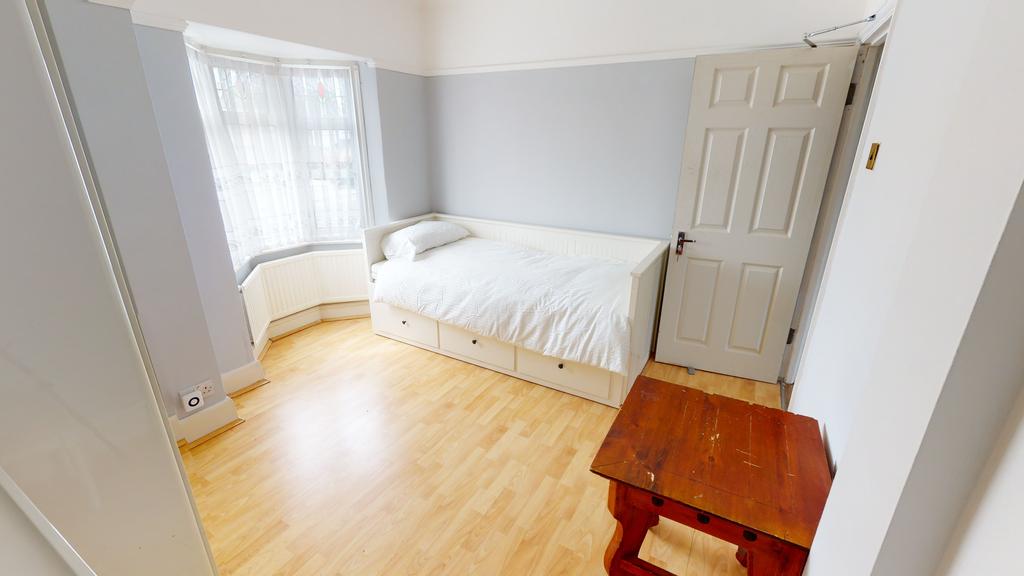 Ridge Avenue, London N21 2 bed house share £620 pcm (£143 pw)
