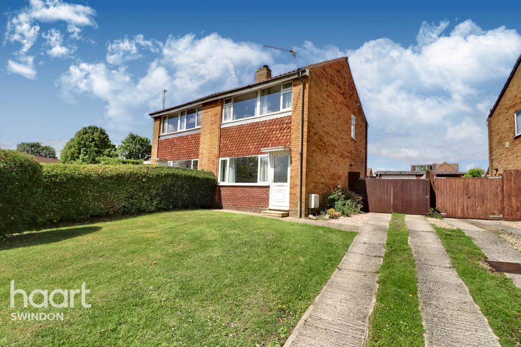 Penhill Drive, Swindon 3 bed semidetached house £250,000