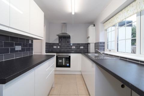 2 bedroom semi-detached house to rent, Queen Street, Brentwood, CM14