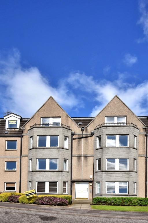 Albury Gardens, Ferryhill, Aberdeen, AB11 2 bed flat £750 pcm (£173 pw)