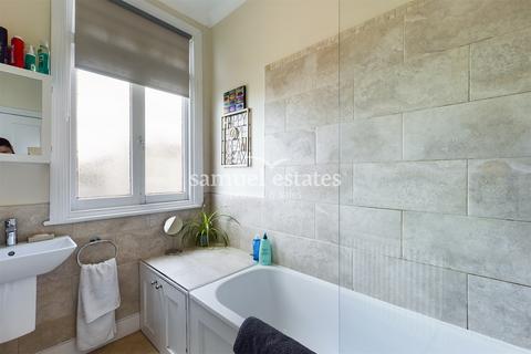 2 bedroom flat to rent, Mitcham Lane, Furzedown, SW16